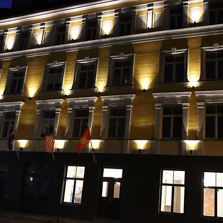Old Plaza Hotel 3*